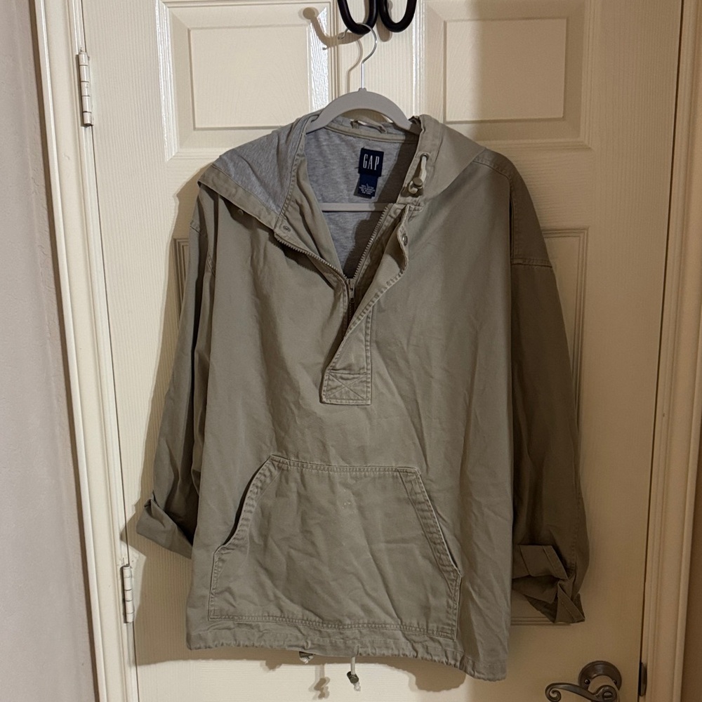 GAP Lightweight Pullover Jacket in Light Olive